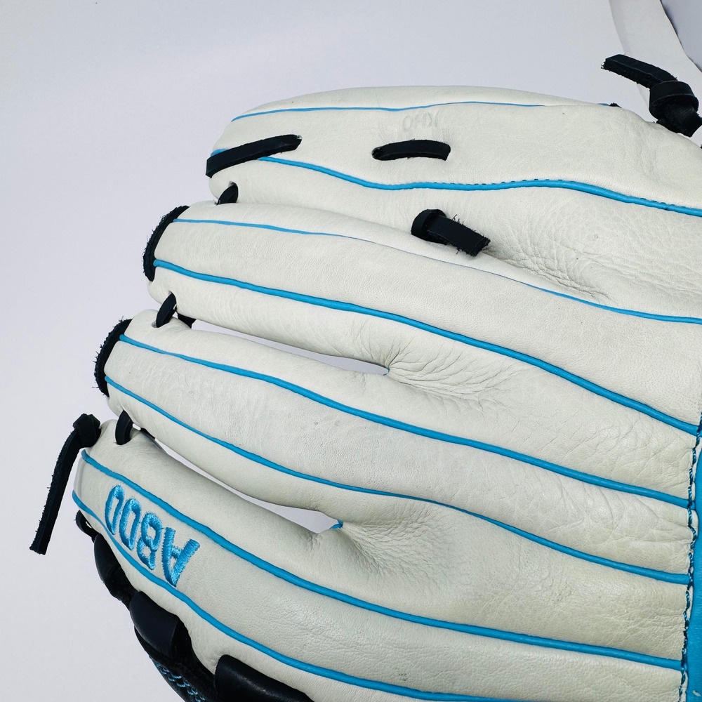 Wilson Aura A800 Fastpitch Softball Glove 12.5 Inch White Black Blue A08LF16125 - Picture 8 of 14